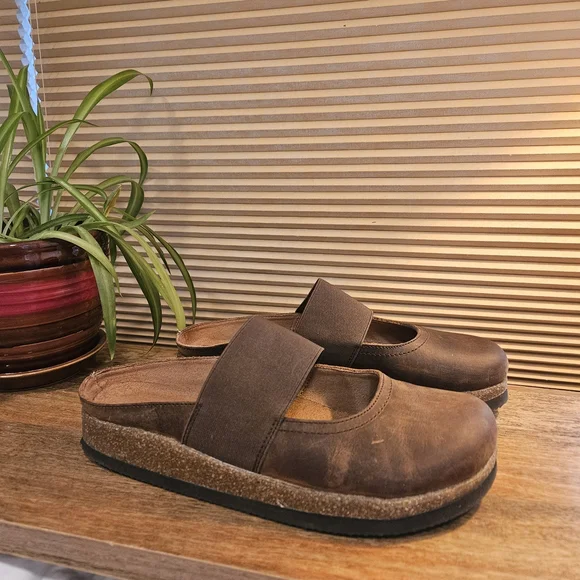 White Mountain Brown Bassi Leather Clogs - Picture 2 of 8